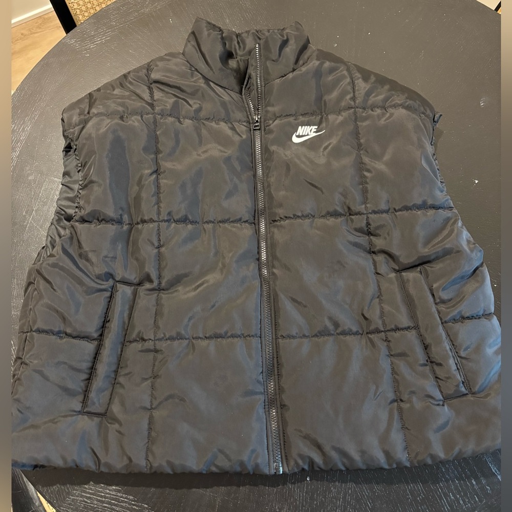 Nike Puffer Therma-FIT oversized Vest
Medium Black